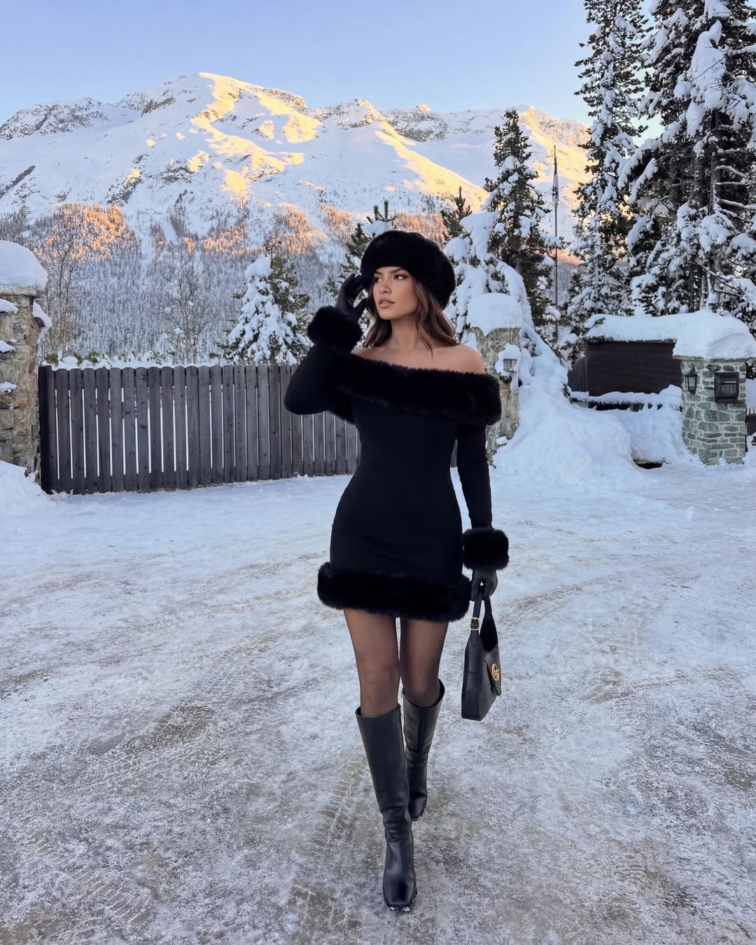 Ava | Elegant Off-Shoulder Miniklänning med Fuskpäls 1