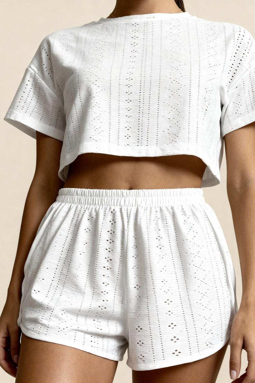 Clarissa | Elegant Sommarpyjamasset med Broderi och Kortärmad Crop Top 2