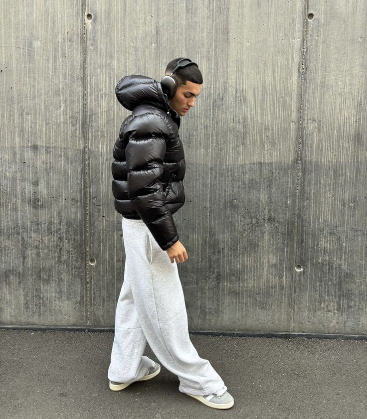 Cropped Quiltad Jacka för Män med Integrerad Huva | Modern Design för Värme och Stil 0