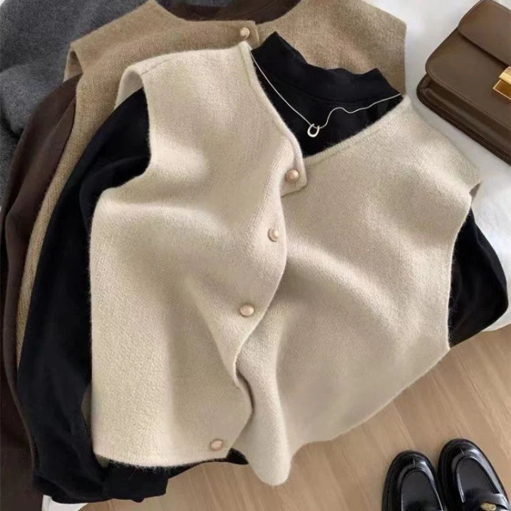 Cropped Stickad Väst för Kvinnor med Knappstängning | Mjukt Lager för Värme och Stil 2