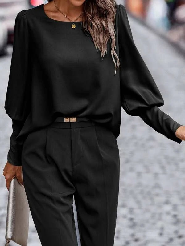 Elegant Blus Dam | Vit Blus med Puffärmar och Rund Halsringning | Tidlös Design för Vardag och Arbete 4