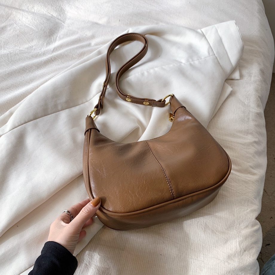 Elegant Hobo-väska för Kvinnor med Justerbar Axelrem &amp; Dragkedja | Perfekt för Vardag och Utekvällar 3