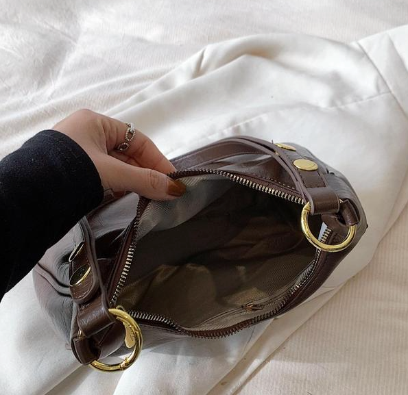 Elegant Hobo-väska för Kvinnor med Justerbar Axelrem &amp; Dragkedja | Perfekt för Vardag och Utekvällar 7