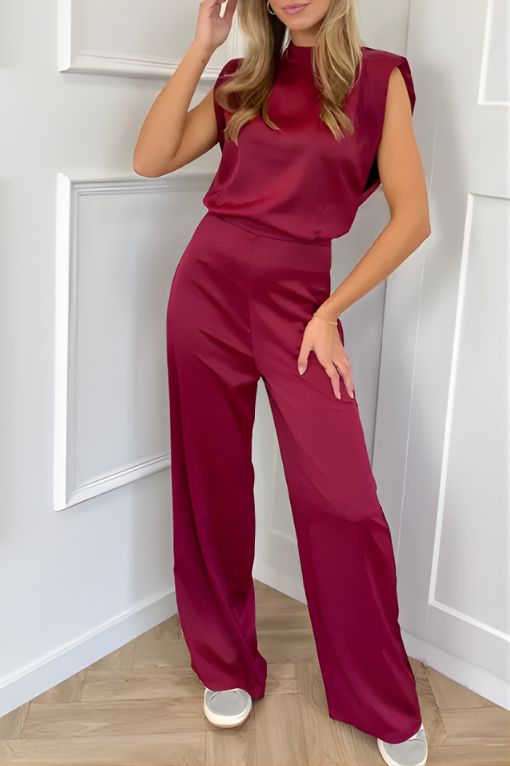 Elegant Jumpsuit | Ärmlös med Hög Hals och Breda Ben | Tidlös Design för Formella Evenemang 0