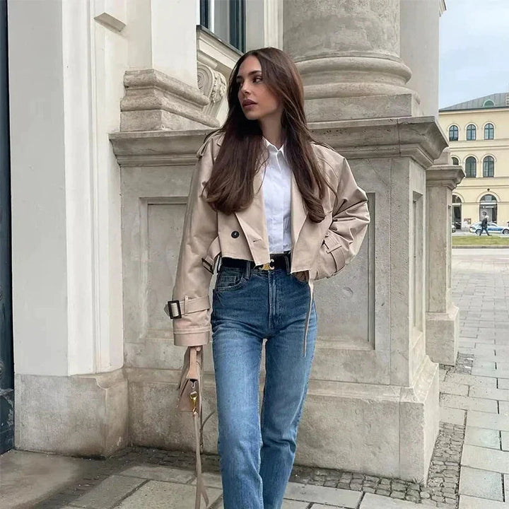 Elegant Kappa | Beskuren Trenchcoat för Kvinnor med Justerbart Midjebälte | Modern Design för Stil och Komfort 1