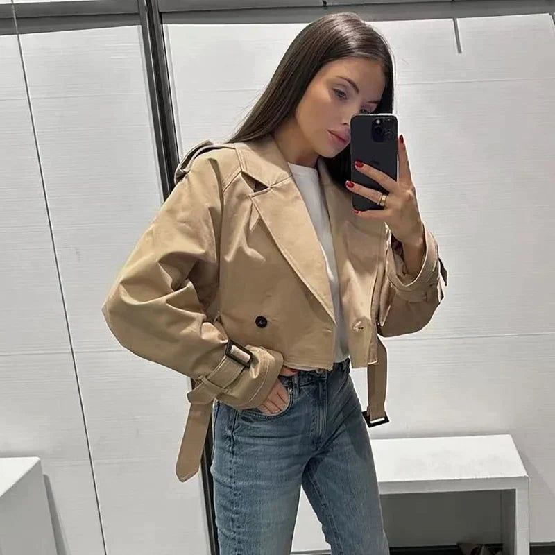 Elegant Kappa | Beskuren Trenchcoat för Kvinnor med Justerbart Midjebälte | Modern Design för Stil och Komfort 5