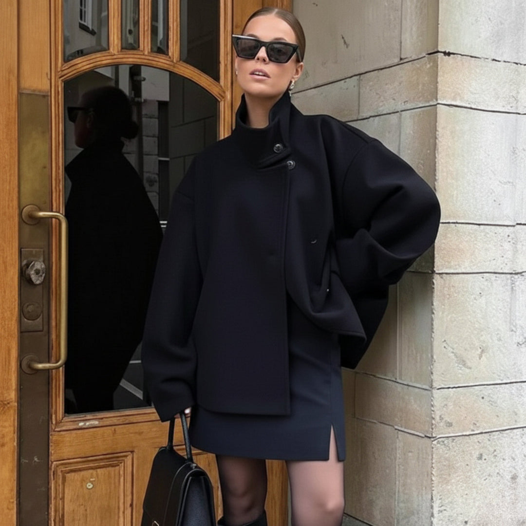 Elegant Kappa | Kort Dubbelknäppt Kappa med Lyxigt Tyg | Mångsidig Stil för Alla Tillfällen 4