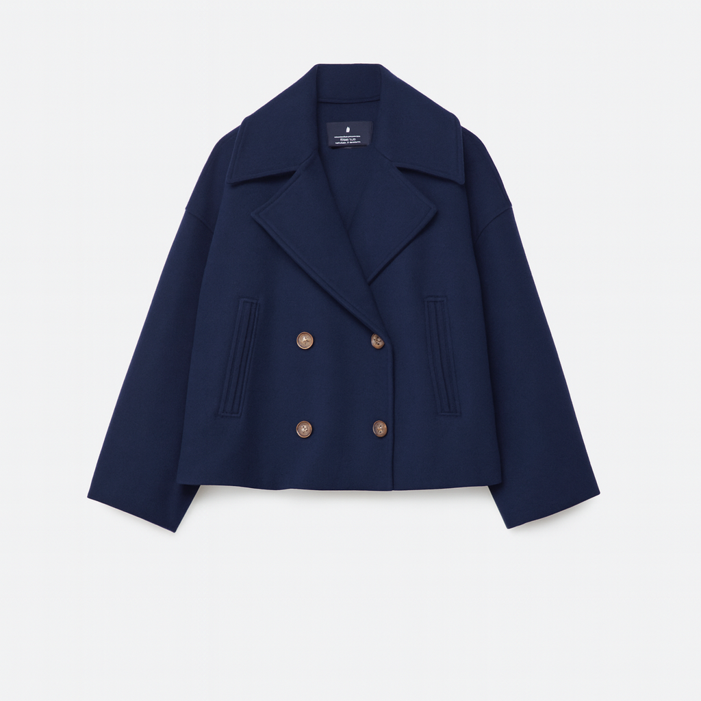 Elegant Kappa | Kort Kappa för Kvinnor med Bred Slag och Tvåradig Knapp | Perfekt för Vardags och Kvällsbruk 1