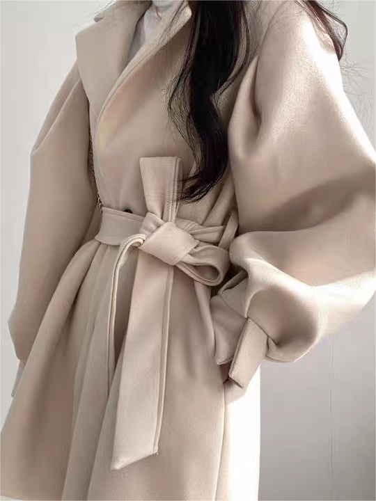 Elegant Kappa | Puffärm Bältad Kappa för Kvinnor med Sidofickor | Chic Kort Längd för Stil och Komfort 2