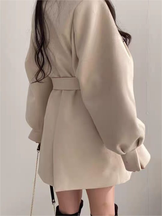 Elegant Kappa | Puffärm Bältad Kappa för Kvinnor med Sidofickor | Chic Kort Längd för Stil och Komfort 3