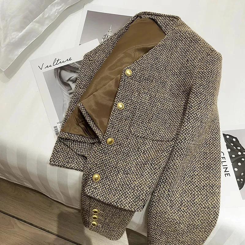 Elegant Kavaj Dam | Skräddarsydd Cropped Blazer med Guldfärgade Knappar | Feminin Stil för Kontor och Fritid 2