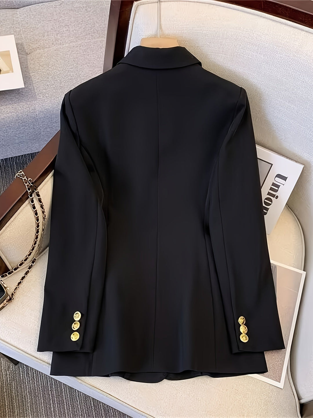 Elegant Kavaj | Svart Kavaj Dam med Dubbelknäppt Design & Guldfärgade Knappar | Tidlös Stil för Arbete och Fest 3
