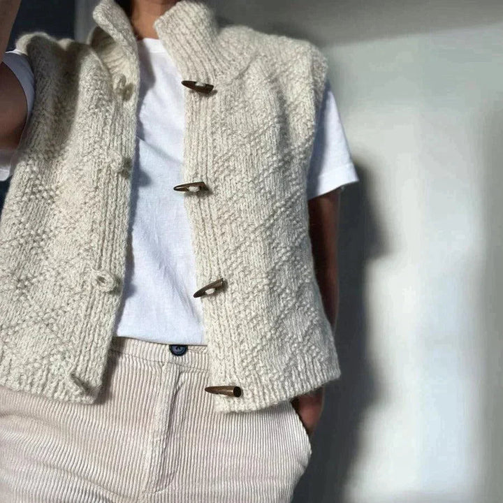 Elegant Korta Väst för Kvinnor i Beige med Dekorativa Knappar | Mjuk Stickad Design för Komfort och Stil 2