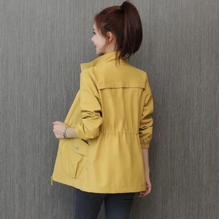 Elegant Lättviktsjacka Dam med Justerbar Midja | Skyddande Ståkrage för Stil och Komfort 0