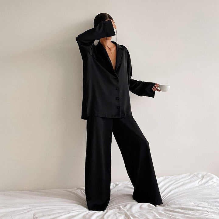 Elegant Loungewear | Pyjamasset för Kvinnor med Knappdesign &amp; Mjukt Material | Perfekt för Avkoppling och Sömn 0