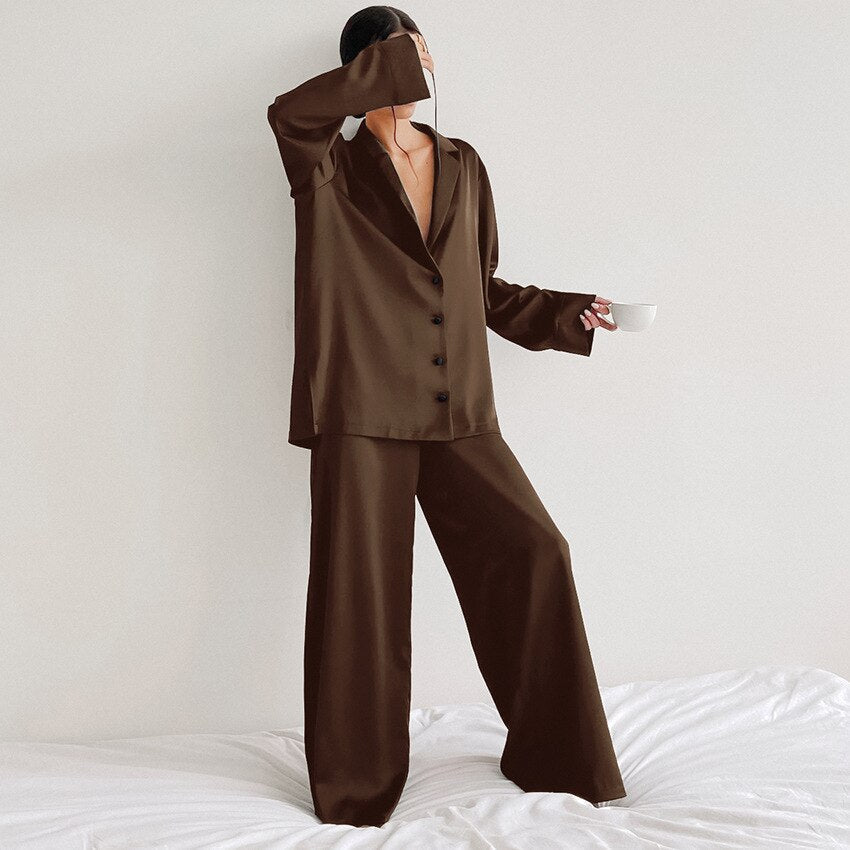 Elegant Loungewear | Pyjamasset för Kvinnor med Knappdesign &amp; Mjukt Material | Perfekt för Avkoppling och Sömn 1