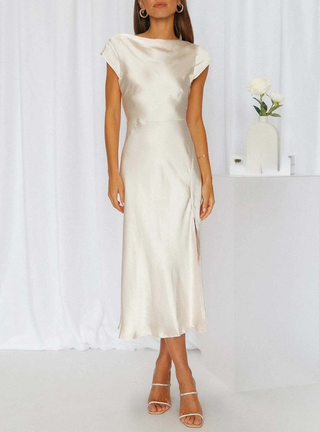 Elegant Midi-klänning Dam | Minimalistisk Siluett med Hög Komfort | Perfekt för Tidlös Stil 2