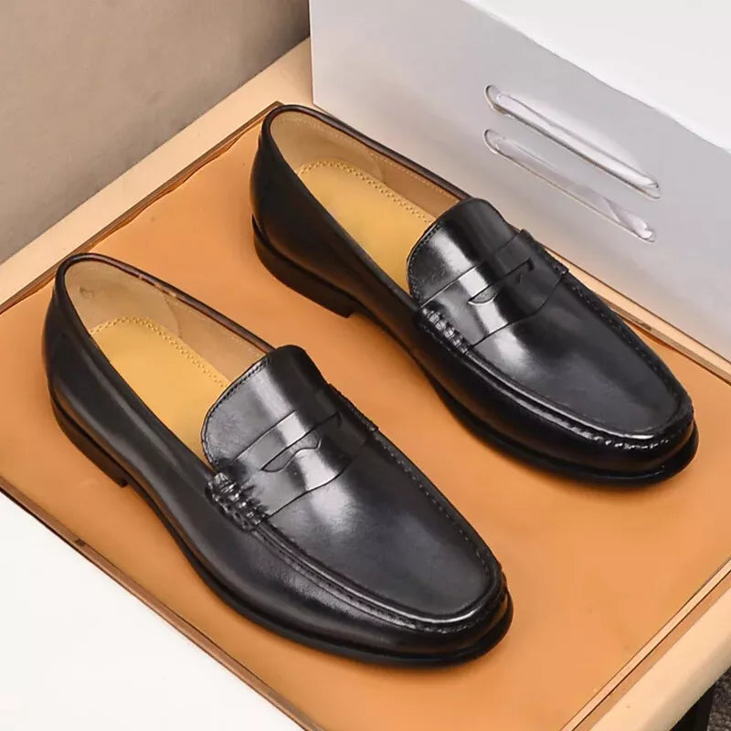 Elegant Mockasiner i Konstläder | Slip-On Design med Metallaccent | Komfortabel Passform för Tidlös Stil 0