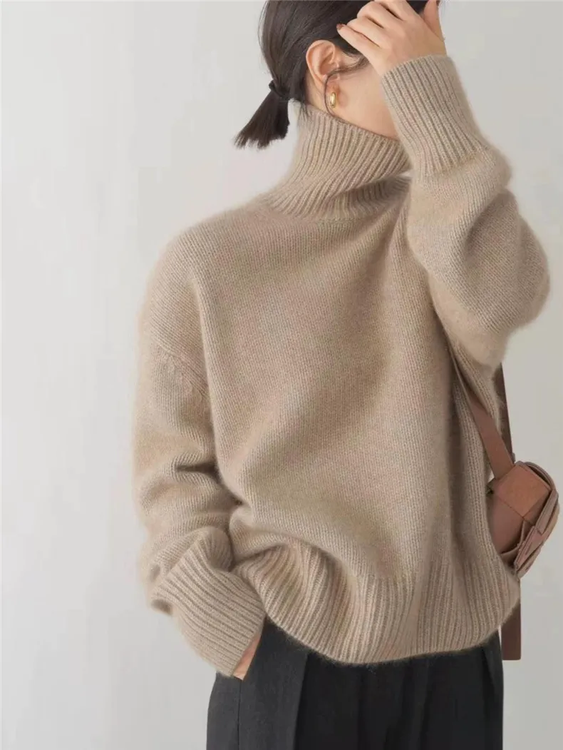 Elegant Oversized Stickad Dam Tröja med Rullhals och Ribbstickad Design för Bekväm Värme 2