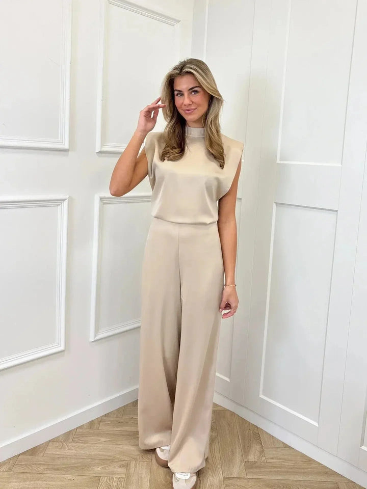 Elegant Rygglös Jumpsuit med Vida Ben | Lätt och Bekväm för Sommar 5