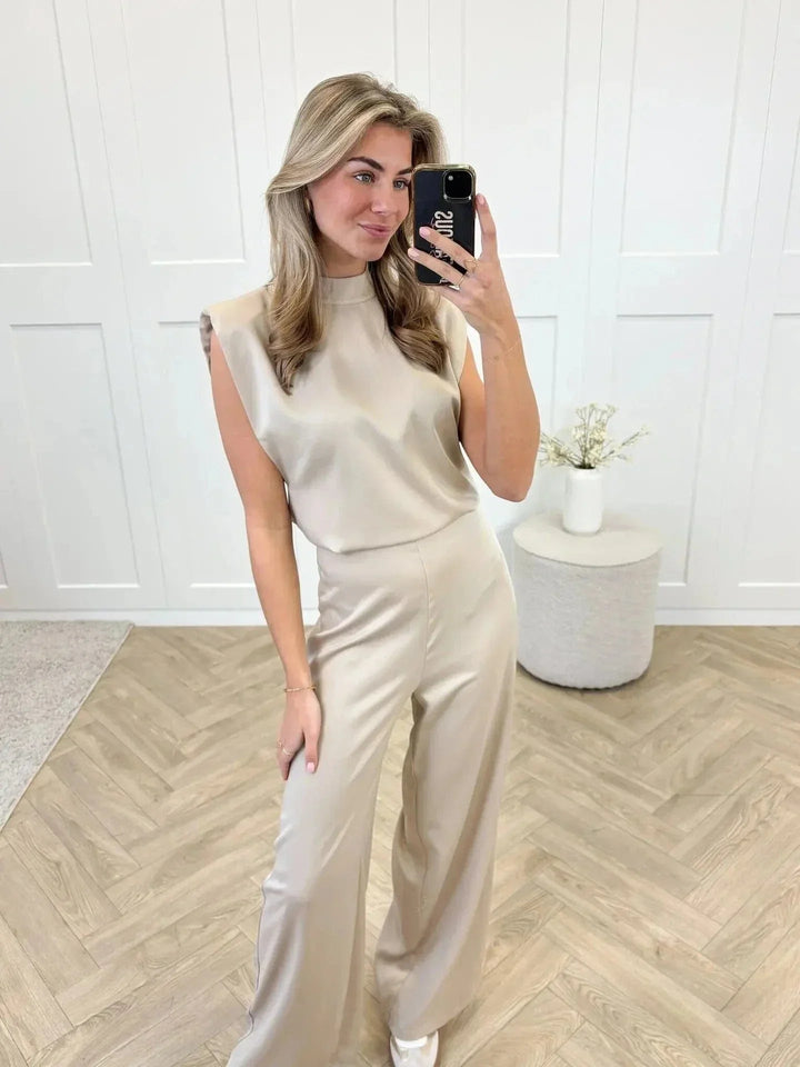 Elegant Rygglös Jumpsuit med Vida Ben | Lätt och Bekväm för Sommar 6