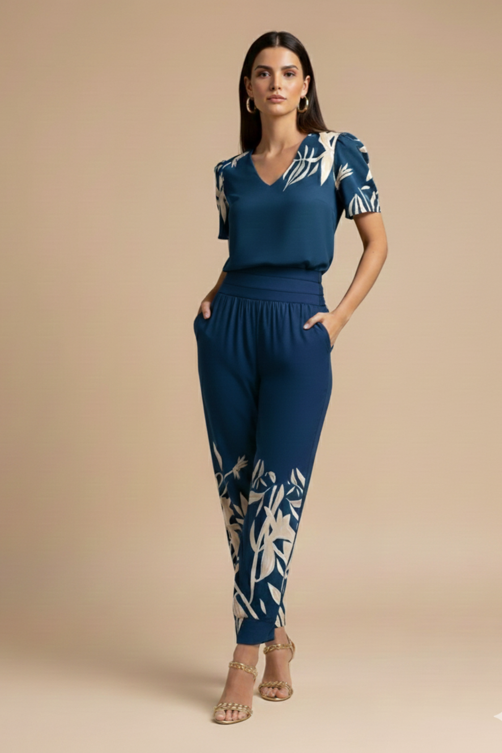 Elegant Set för Kvinnor | V-ringad Blus och Mönstrade Byxor | Avslappnad Stil för Vardagsbruk 2