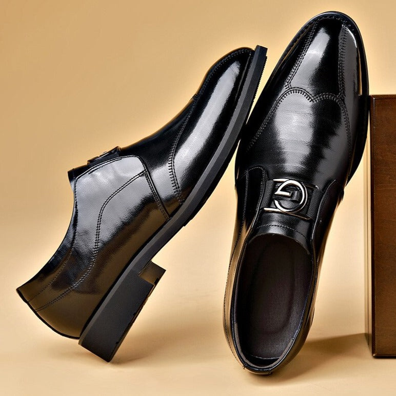 Elegant Slip-On Klänningskor för Män med Vingspetsdetaljer | Kastanjebrun Läder för Komfort och Stil 1