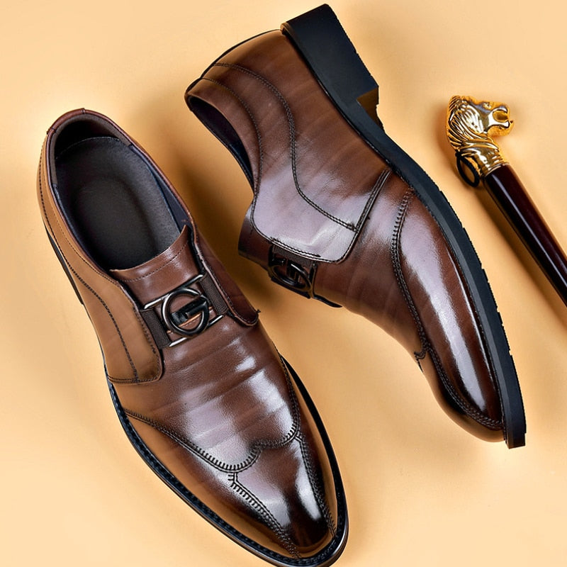 Elegant Slip-On Klänningskor för Män med Vingspetsdetaljer | Kastanjebrun Läder för Komfort och Stil 3