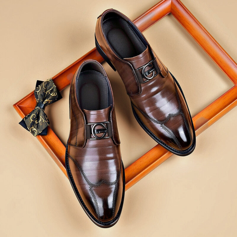Elegant Slip-On Klänningskor för Män med Vingspetsdetaljer | Kastanjebrun Läder för Komfort och Stil 6