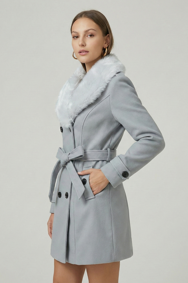 Elegant Svart Trenchcoat för Kvinnor med Fuskpäls och Midjebälte | Tidlös Design för Kalla Månader 9
