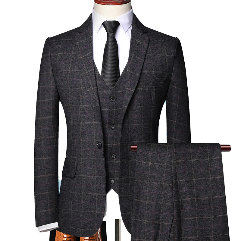 Elegant Tredelad Kostym Herr med Skräddarsydd Passform | Klassisk Design för Formella Tillfällen 1