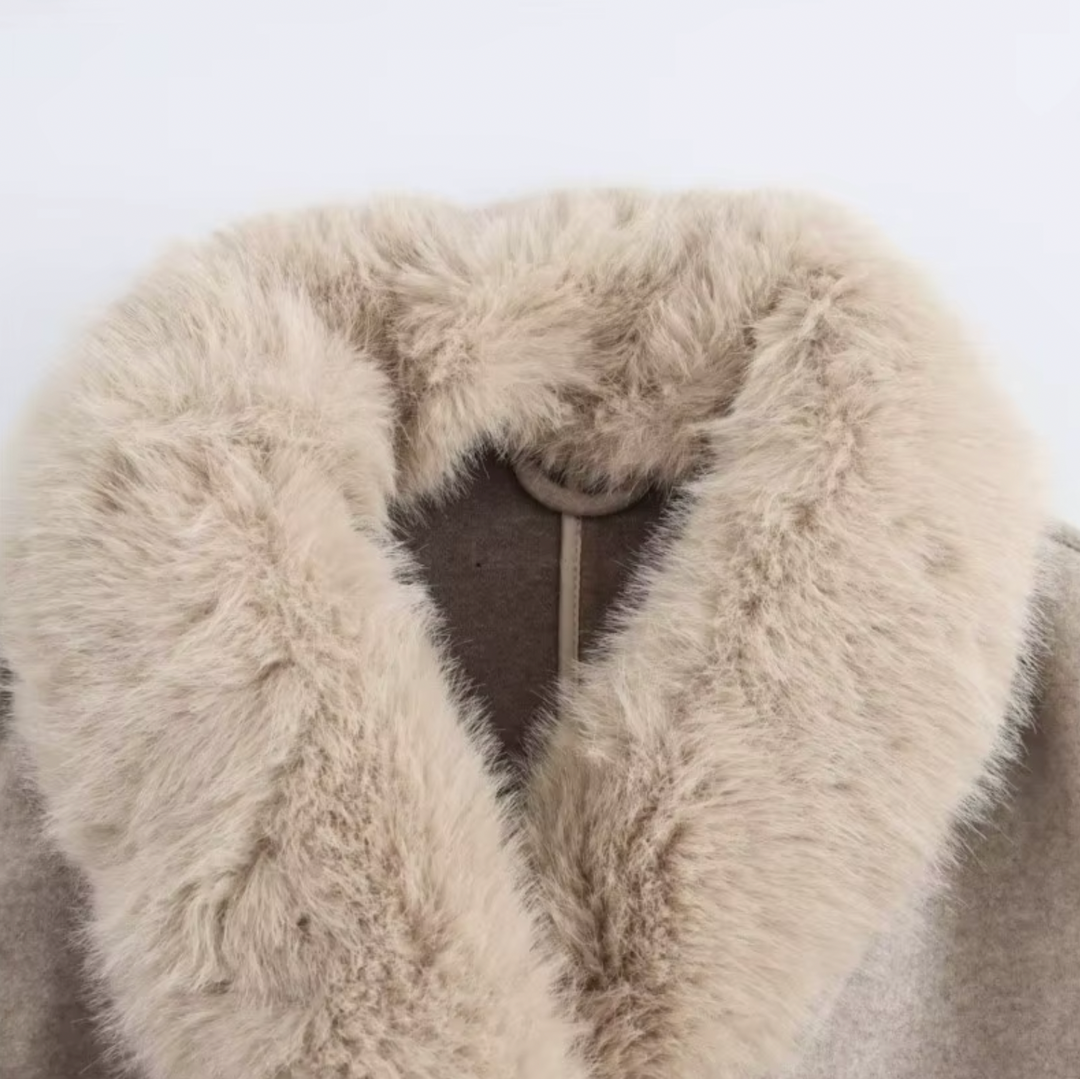 Elegant Trenchcoat för Kvinnor | Dubbelknäppt Design med Fuskpälskrage | Stilren Långlinjekappa för Mångsidig Användning 3