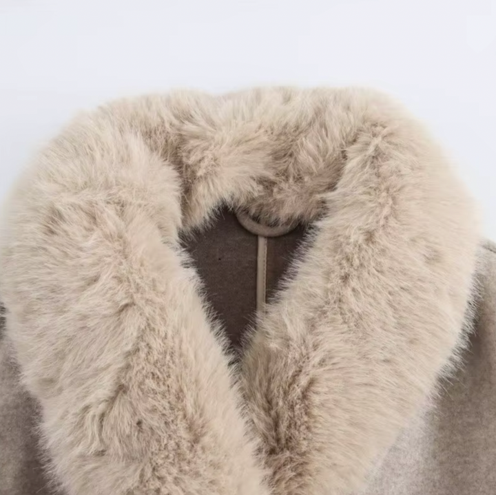 Elegant Trenchcoat för Kvinnor | Dubbelknäppt Design med Fuskpälskrage | Stilren Långlinjekappa för Mångsidig Användning 3