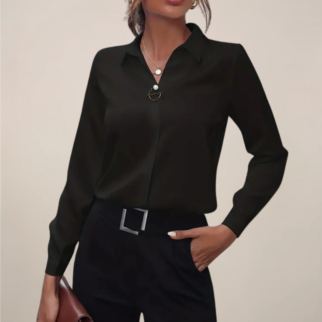 Elegant | Svart Blus med Krage och Minimalistisk Drapering | Perfekt för Arbete och Fritid 0