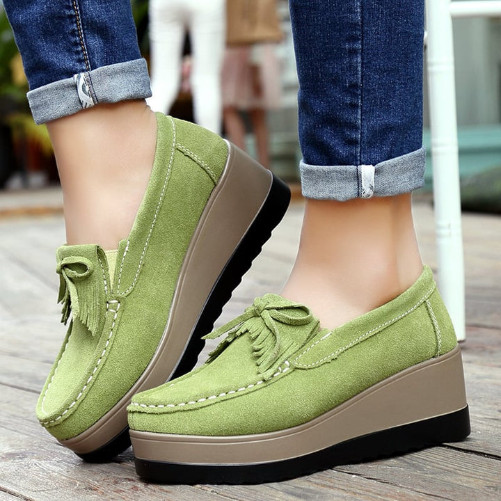 Emily | Elegant Slip-On Kilskor med Tofsrosett 5