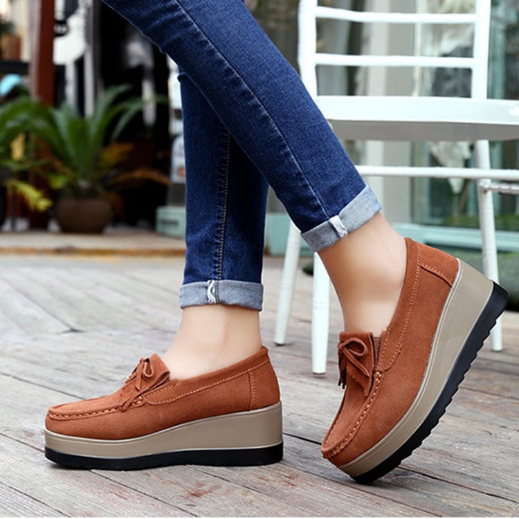 Emily | Elegant Slip-On Kilskor med Tofsrosett 6