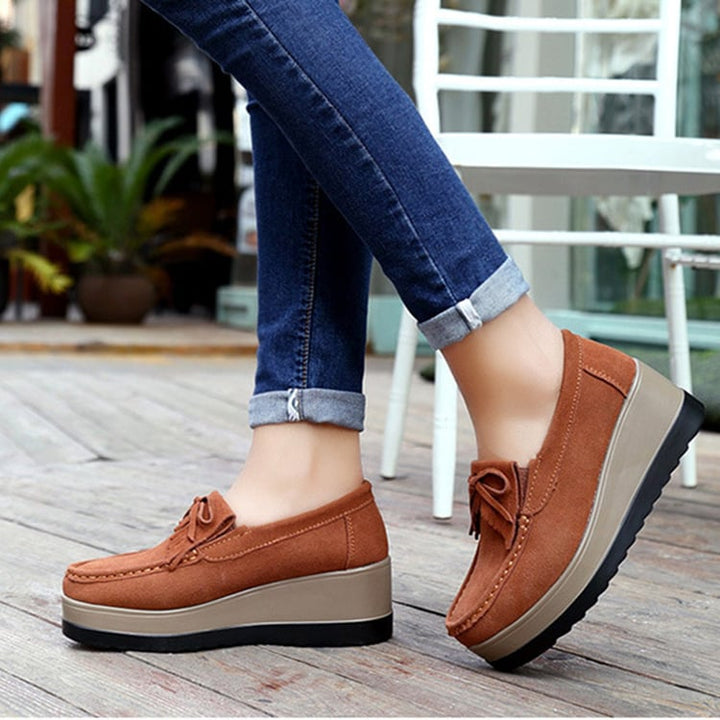Emily | Elegant Slip-On Kilskor med Tofsrosett 6
