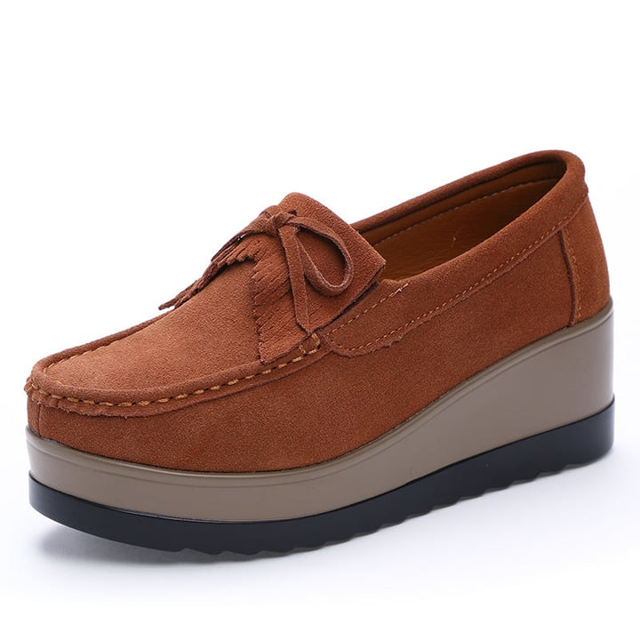 Emily | Elegant Slip-On Kilskor med Tofsrosett 9
