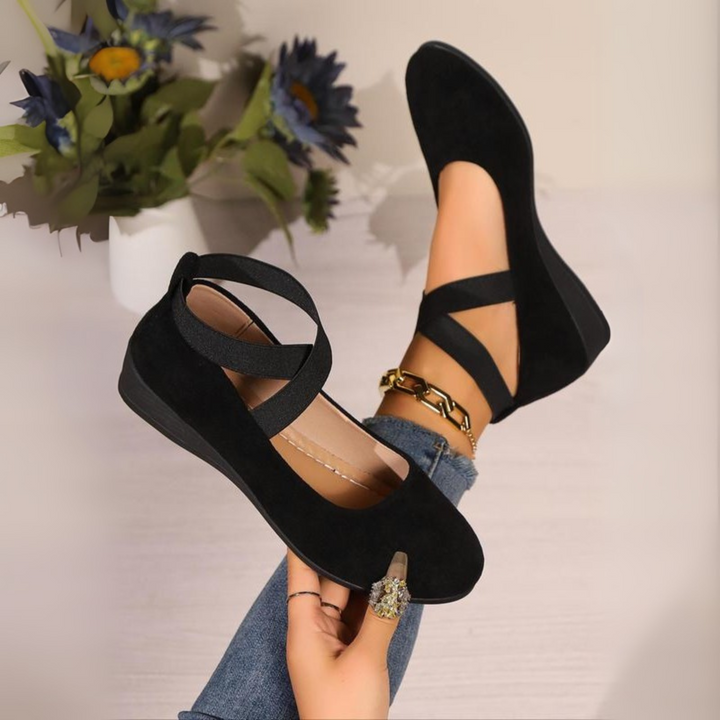 Emily | Stängda Kilklackar med Slip-On Design 0