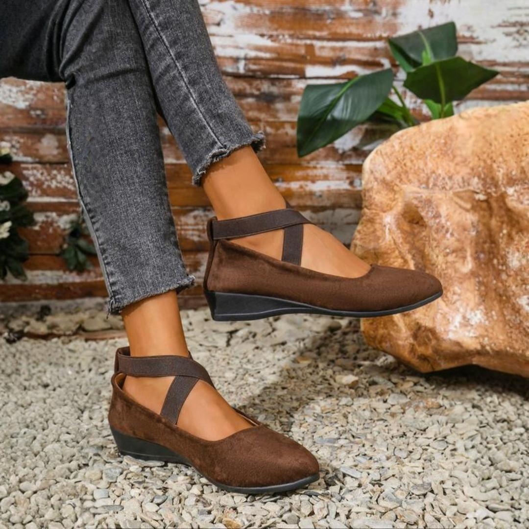Emily | Stängda Kilklackar med Slip-On Design 1