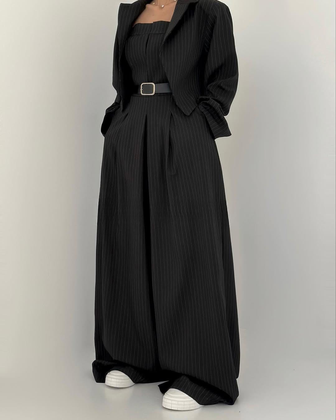 Emma | Elegant Bustier Jumpsuit Med Vida Byxor Och Matchande Jacka 1