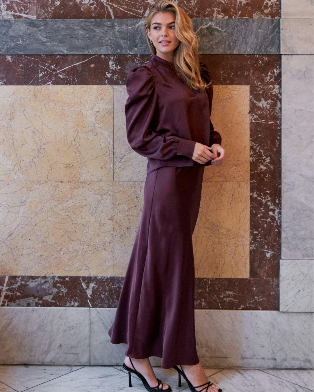 Emma | Elegant Hög Midja Satin Kjol 1