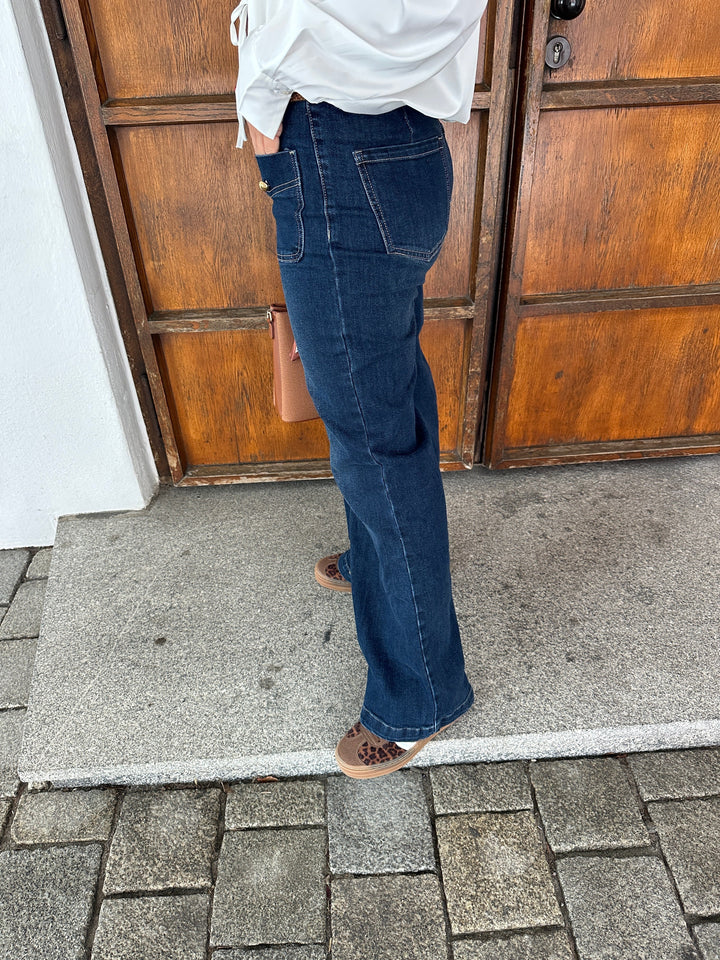 Emma | Elegant Hög Midja Vida Ben Jeans 1