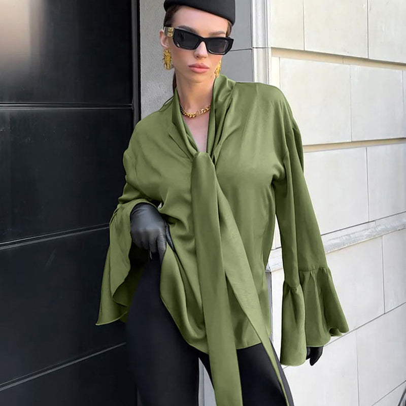 Emma | Elegant Knytblus med Volang och Klockade Ärmar 2