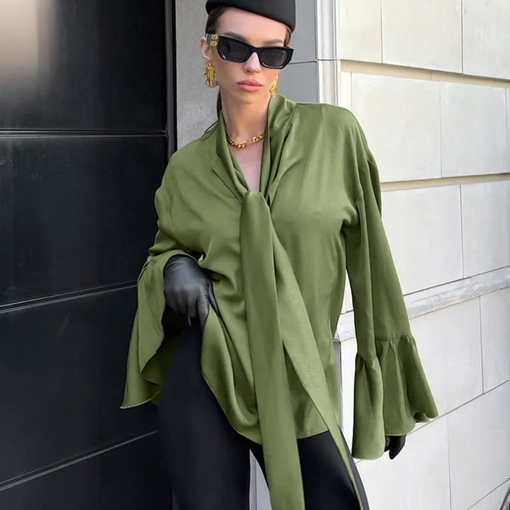 Emma | Elegant Knytblus med Volang och Klockade Ärmar 2