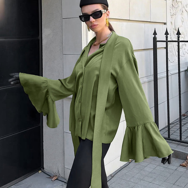 Emma | Elegant Knytblus med Volang och Klockade Ärmar 3