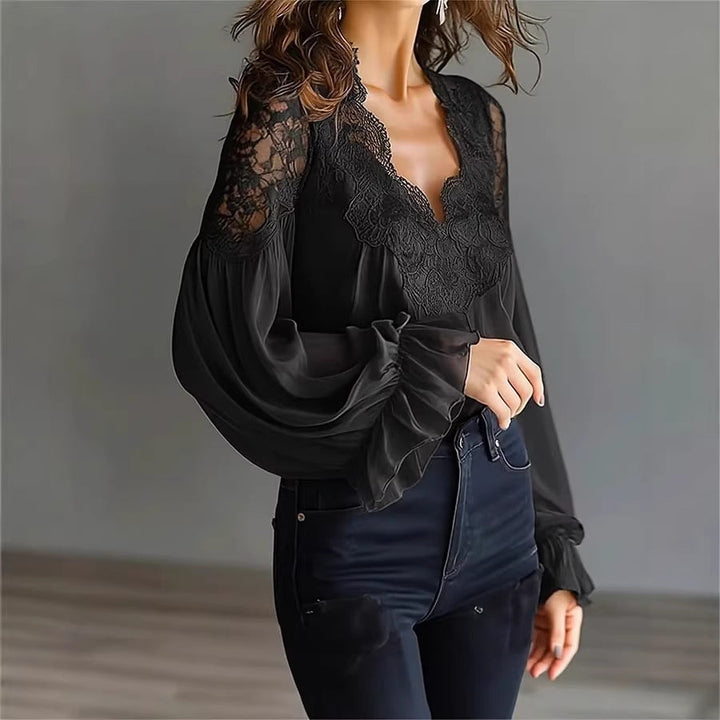 Emma | Elegant Långärmad Blus med Spets och Volanger 3