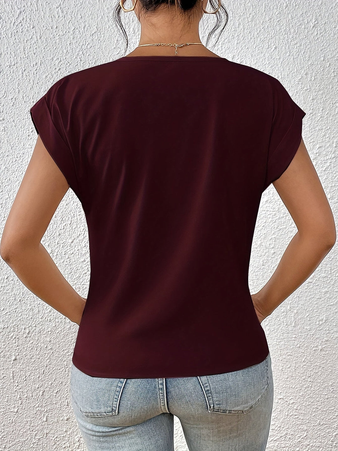 Emma | Elegant V-ringad T-shirt med Korta Ärmar 8