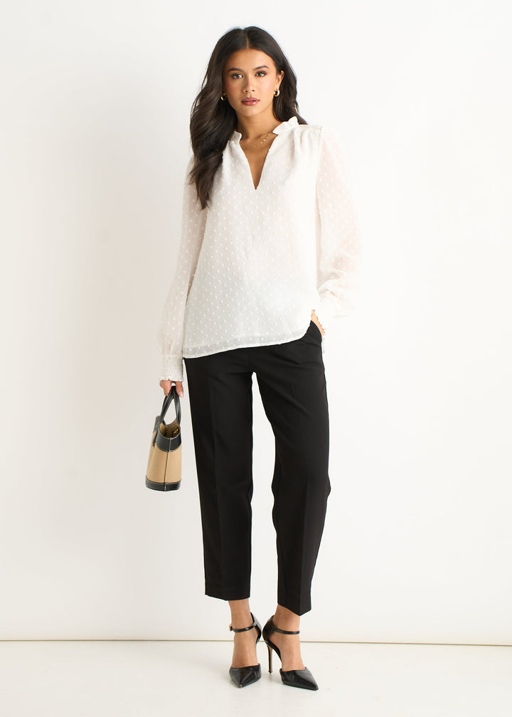 Emma | Elegant Vit Dobby Blus med Volangkrage 2