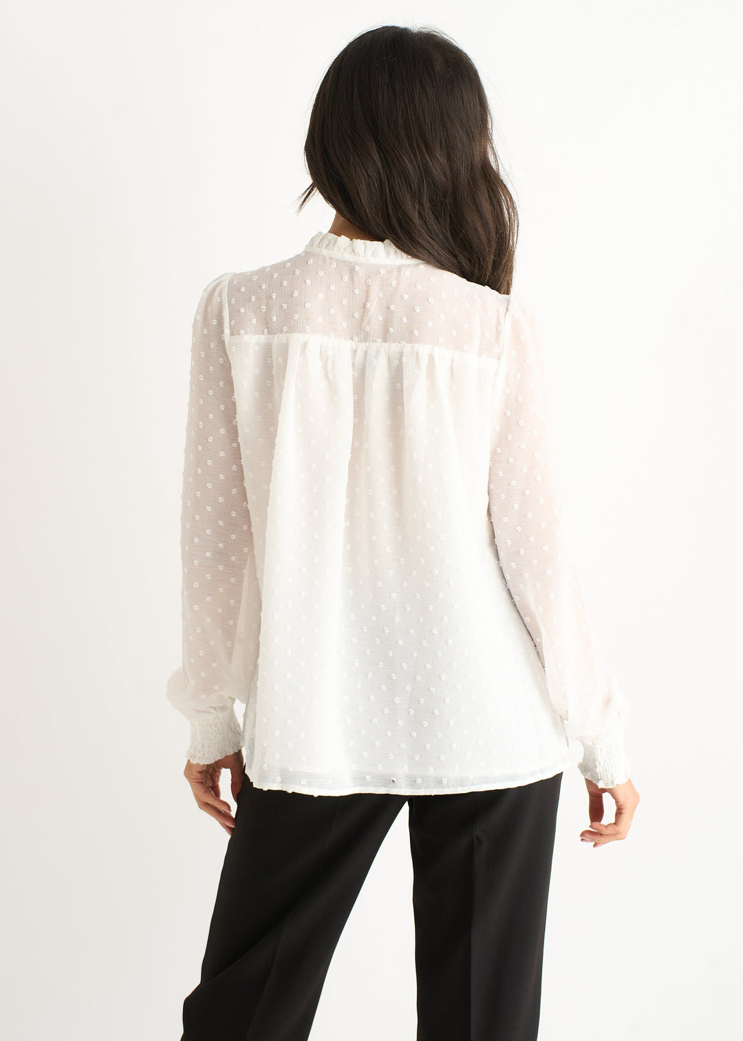 Emma | Elegant Vit Dobby Blus med Volangkrage 3